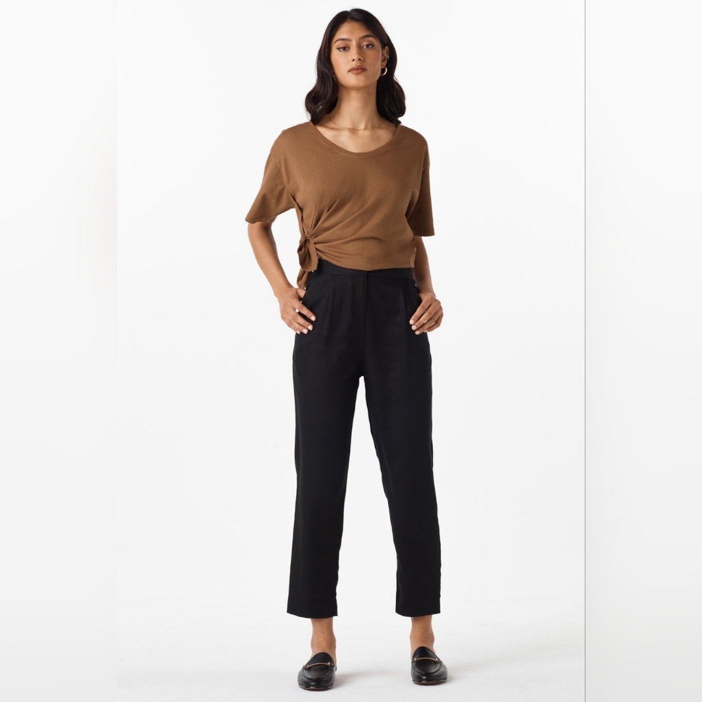 VETTA Black Cropped Ankle Pants